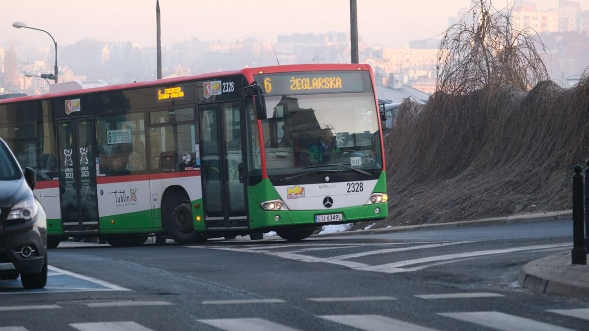 Autobus na linii nr 6