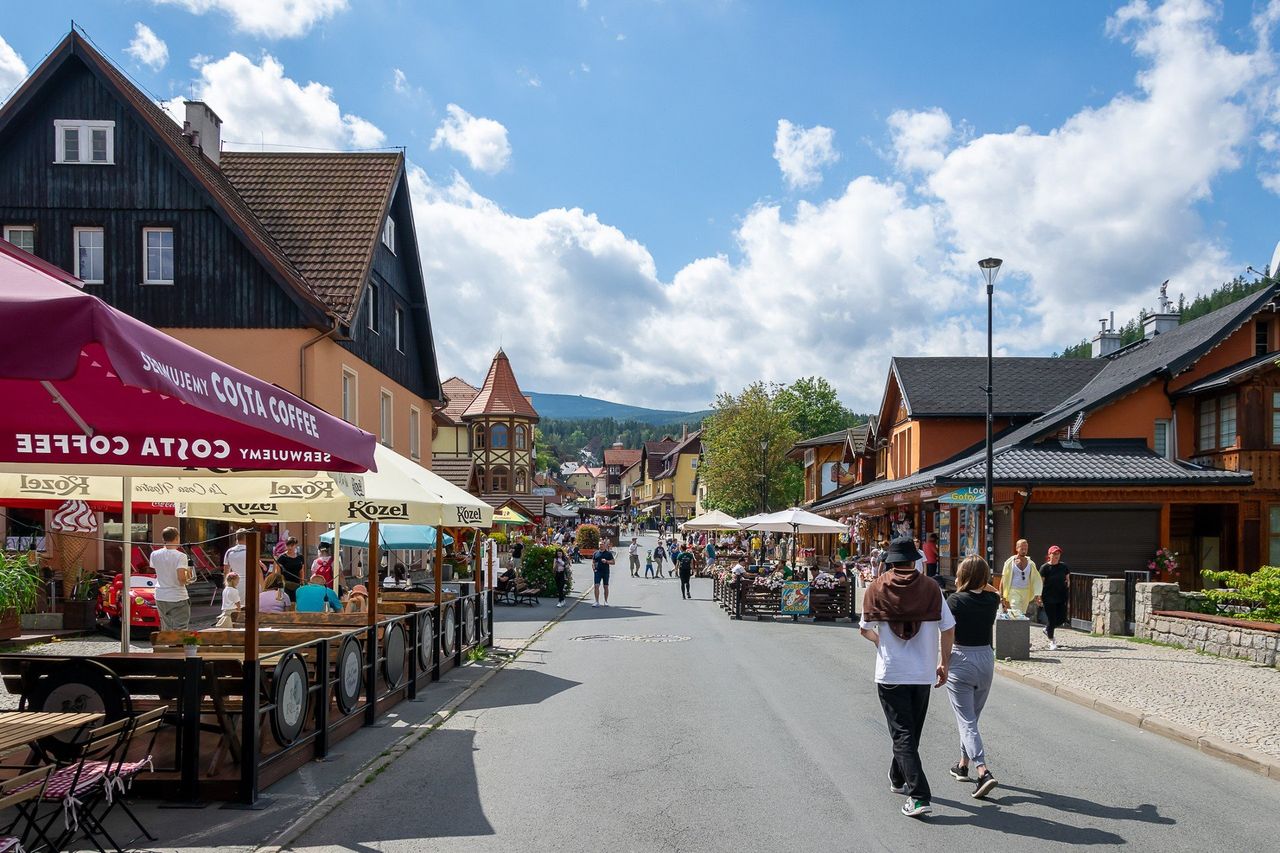 Czy Karpacz to "Zakopane 2.0"? Turyści narzekają na dolnośląski kurort