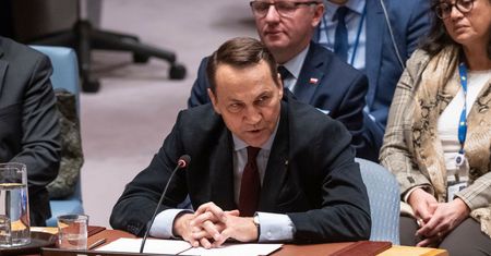 Sikorski do Ławrowa. "Siergieju, powiedz swojemu szefowi: Wystarczy"