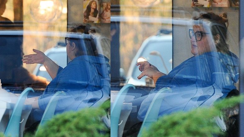 Niebieściutka Dominika Gwit z wizytą w salonie piękności