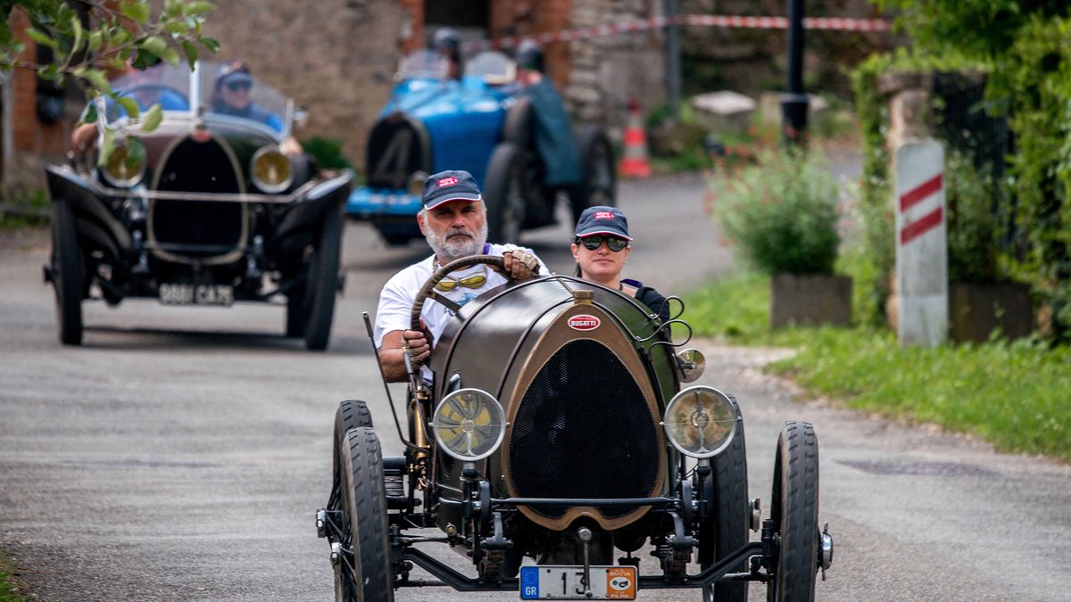 Zabytkowe bugatti wzięły udział w rajdzie. To uczta dla każdego konesera motoryzacji 1