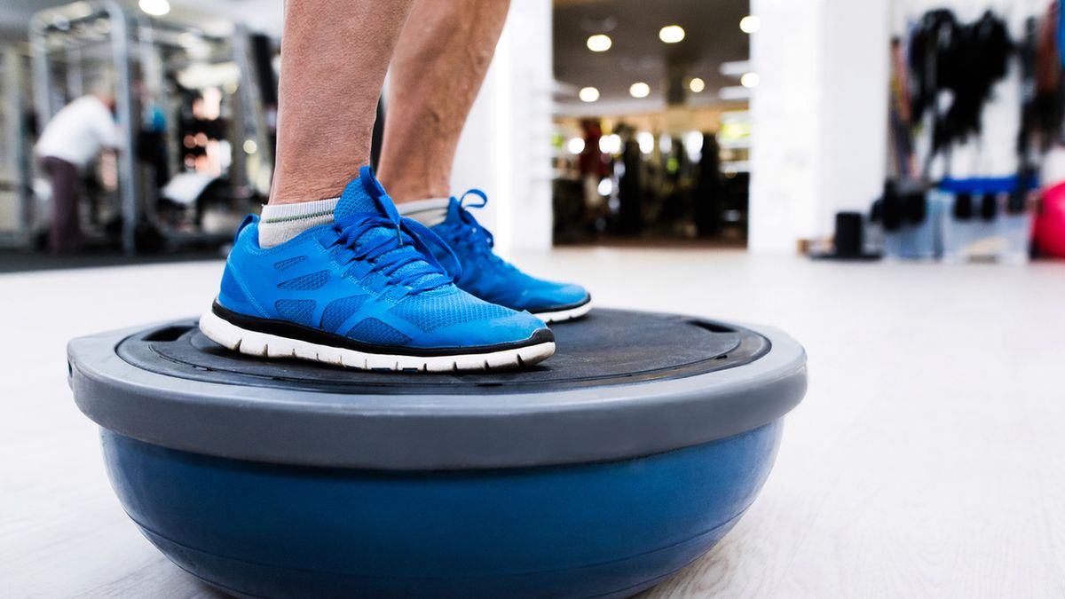  Ćwiczenia z pomocą bosu pozwalają na wzmocnienie mięśni różnych partii ciała, a także wspomagają ćwiczenia koordynacji i równowagi.