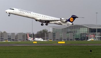 Wrocław: Chcą zakazać nocnych lotów z lotniska. Mieszkańcy grożą sądem