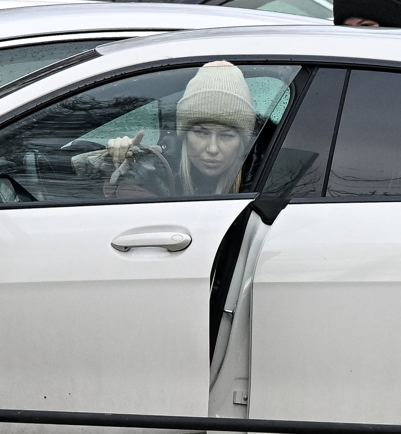 Magdalena Ogórek z córką na mieście