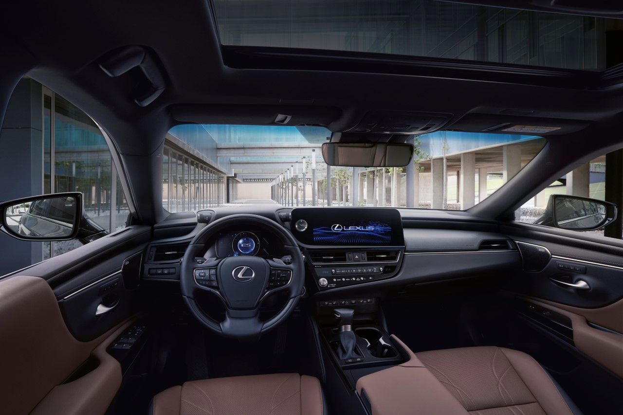 Lexus ES (2023)
