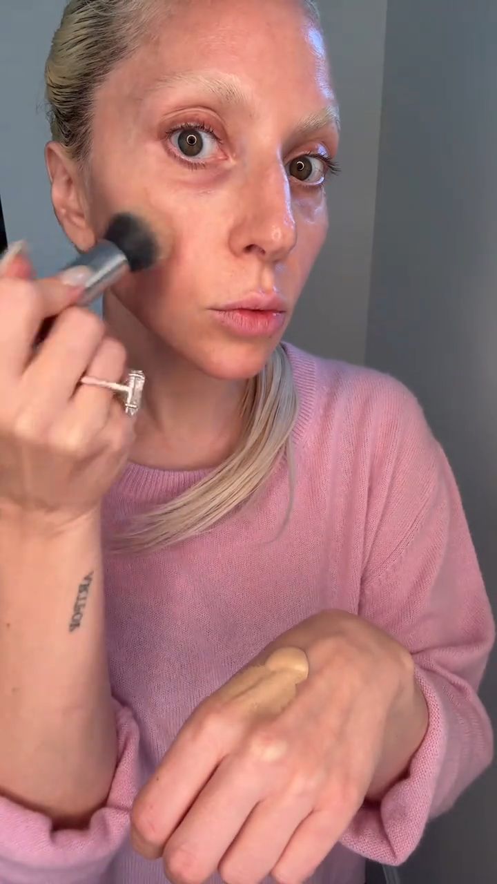 Lady Gaga pokazała, jak robi makijaż