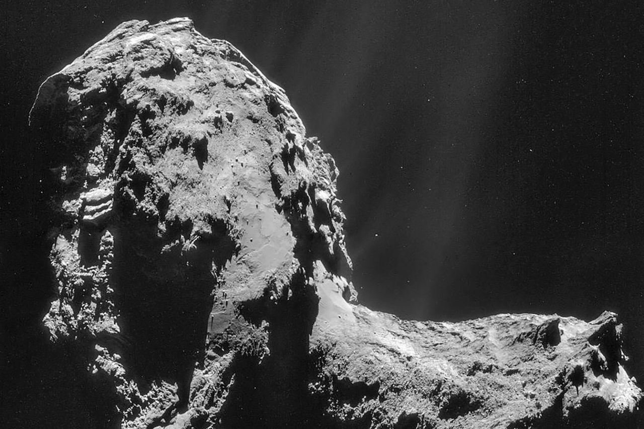 Rosetta wykonała 400 000 zdjęć komety. Połączyli je w film