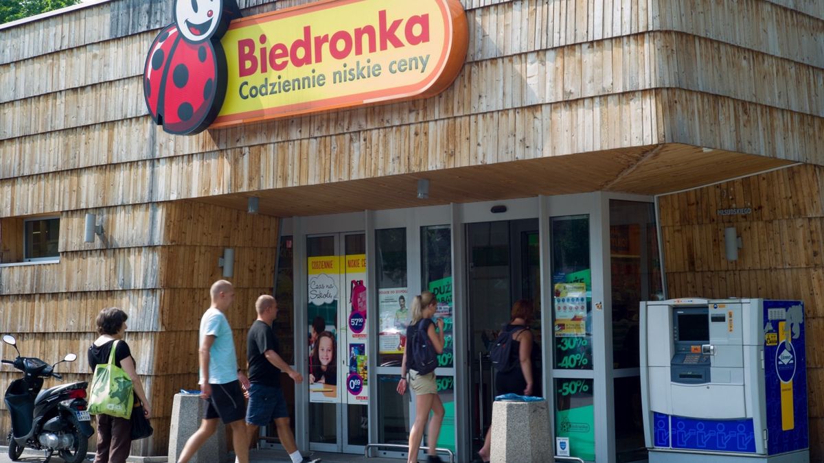 Biedronka inwestuje w dark store. Czym są sklepy, do których nie wejdziesz? 