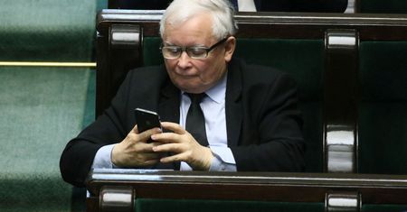 Wrzutka do ustawy pomoże w inwigilacji Polaków. Przed służbami nic się nie ukryje