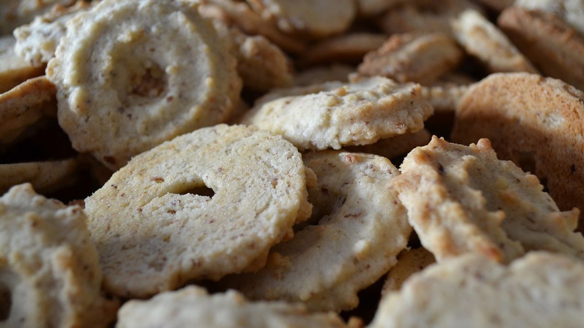 Ten nietypowy przepis był hitem PRL-u. Ciasteczka ze skwarkami