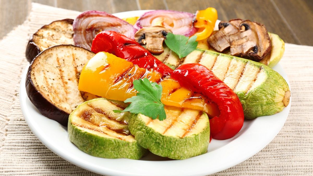 Na ruszcie układam nie tylko kiełbasę i kaszankę. Wszystkim smakują warzywa w genialnej marynacie