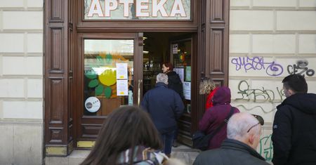 Brakuje leków na grypę. "Ludzie jadą po 100 km z receptą"