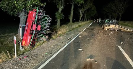 Łaguny: Renault wbił się w ciągnik z siewnikiem. Rolnik trafił do szpitala