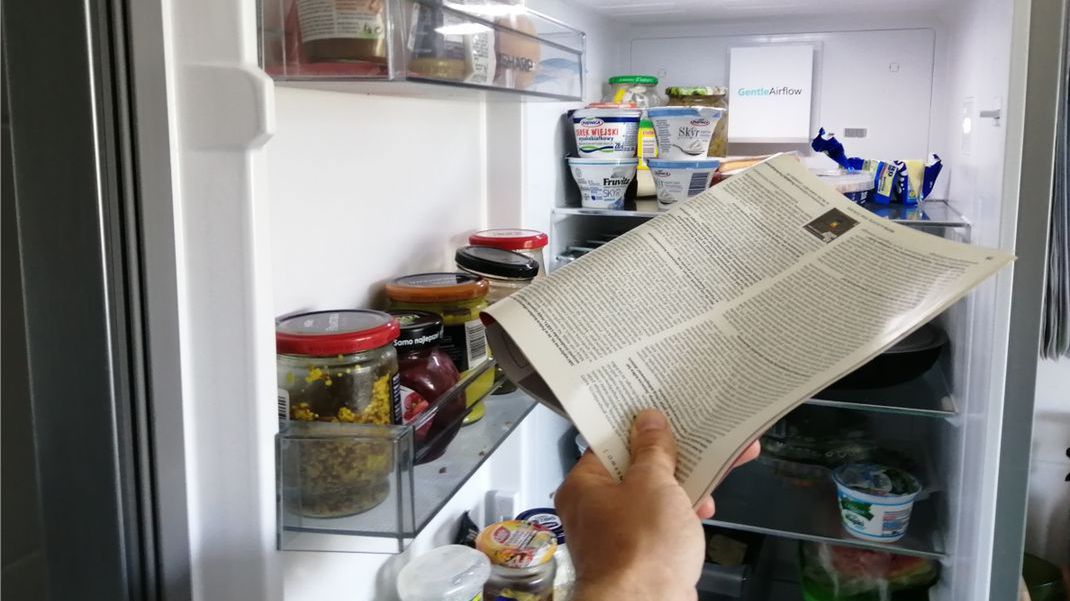 Gazeta w lodówce? Warto znać ten trik