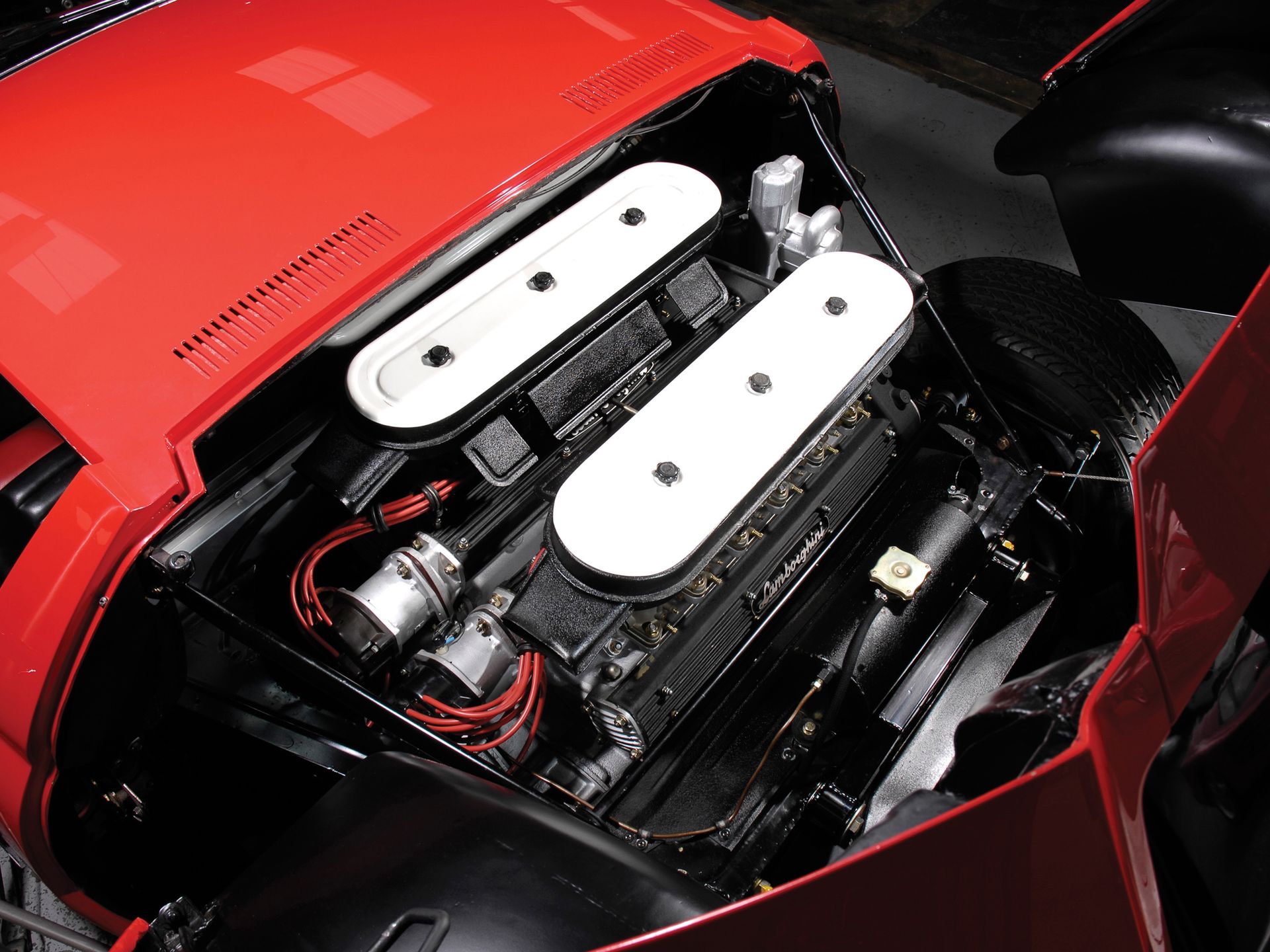 Od dekad z V12: ewolucja hipersamochodów Lamborghini 12