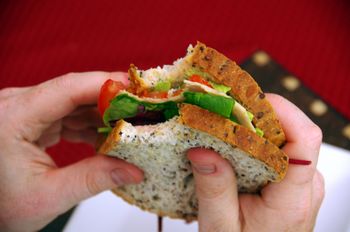 Stosowali post przerywany. Po 3 miesiącach ich zważono i zmierzono