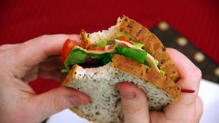 Stosowali post przerywany. Po 3 miesiącach ich zważono i zmierzono