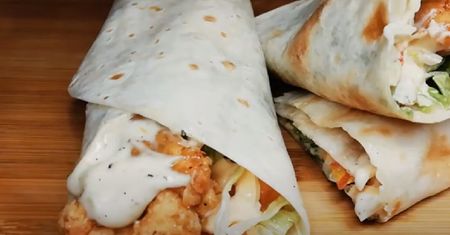 Przepis na domowego Twistera. Smakuje zupełnie jak z KFC