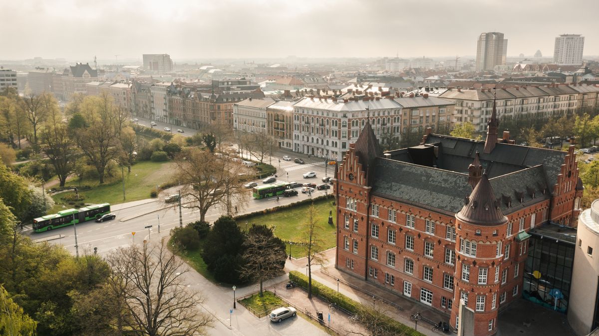 Spalony samochód ze zwłokami Brytyjczyków odkryto na przedmieściach Malmo