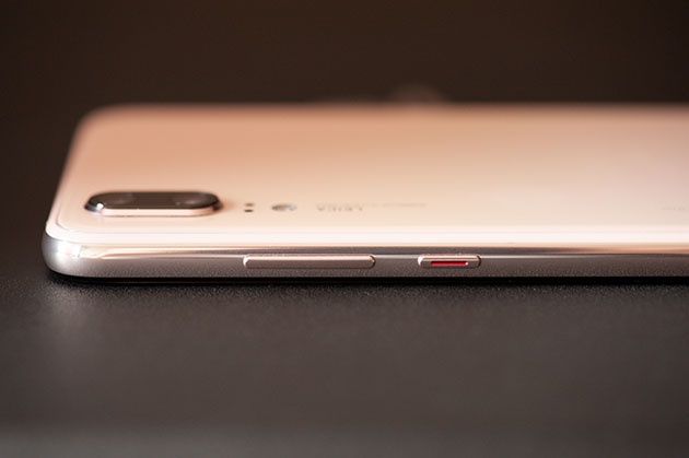 Huawei P20 - bok