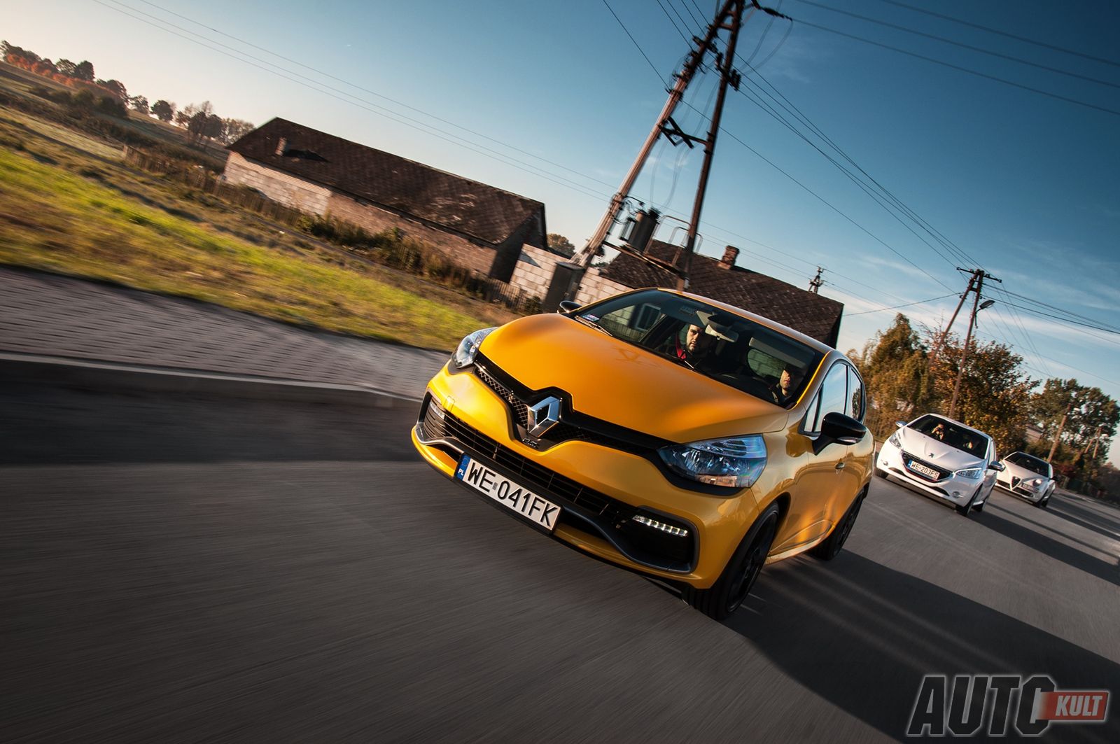 Clio RS w drodze do Ułęża - Hot B War Autokult (fot. Mariusz Zmysłowski)