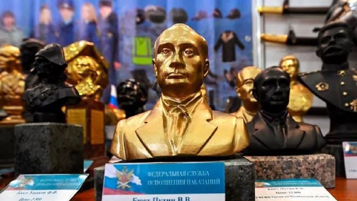 Popiersie Putina na targach "Armia-2022" 