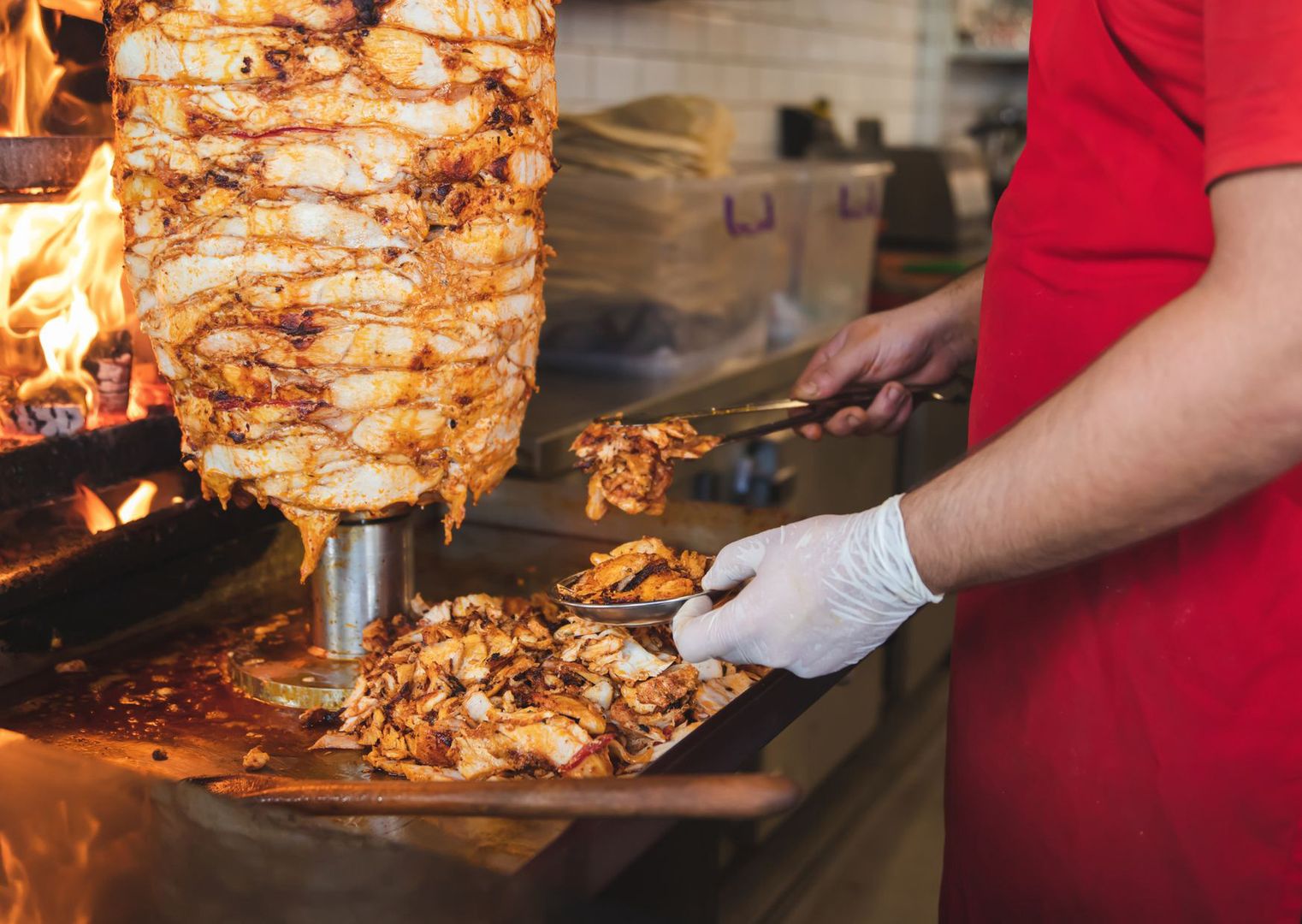 Niepokojąca prawda o kebabach. Inspekcja Handlowa dała mięso do laboratorium