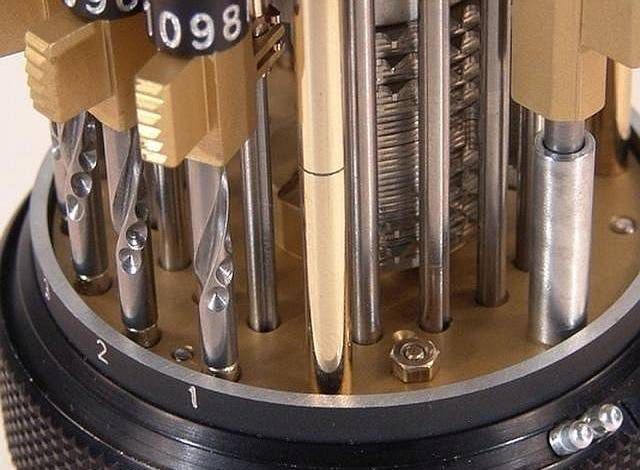 Kalkulator Curta - arcydzieło mechaniki wymyślone w obozie koncentracyjnym 8