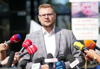 Michał Woś stawił się w prokuraturze. "Nie będę mdlał jak Roman Giertych"