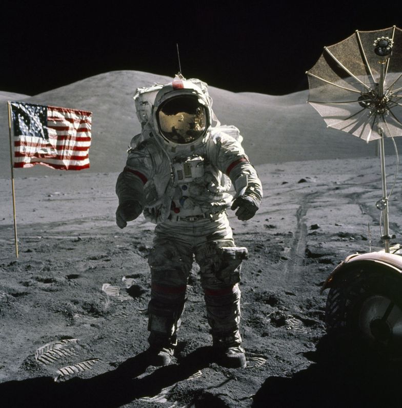 Czekali 50 lat. Naukowcy otworzyli jedną z ostatnich "pamiątek" z Księżyca