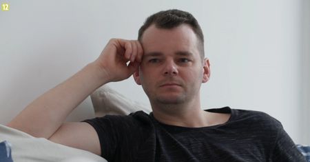 "Ślub od pierwszego wejrzenia". Gdy to usłyszał, zbaraniał. Żona zabroniła mu czytania ulubionych książek