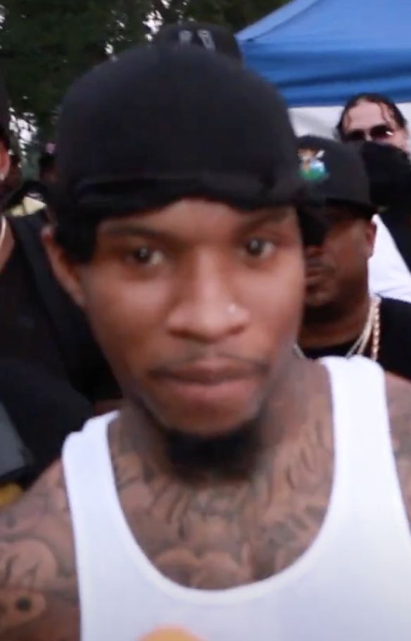 Brutalny atak w więzieniu: Raper Tory Lanez ugodzony nożem 14 razy – walczył o życie