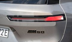 Rewolucja w logo BMW. Znikają kolorowe paski w modelach serii M