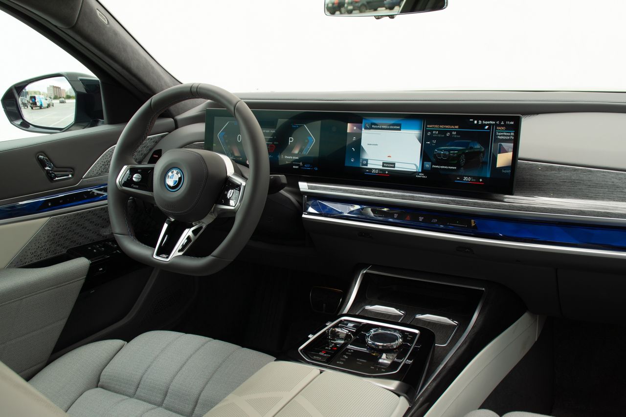 BMW M760e xDrive