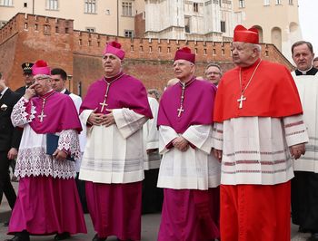 Oto emerytury biskupów w Polsce. Niektóre kwoty przyprawiają o zawrót głowy