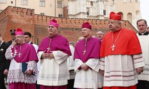 Oto emerytury biskupów w Polsce. Niektóre kwoty przyprawiają o zawrót głowy