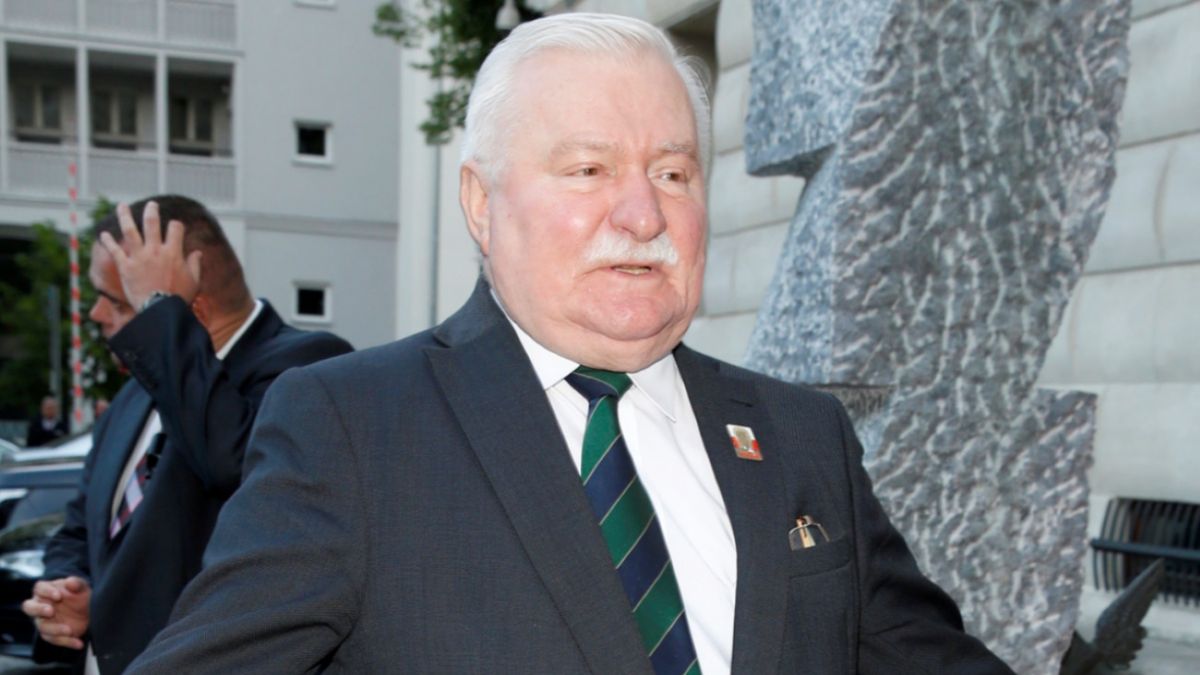 Lech Wałęsa przyszedł na urodziny. Szybko znalazł się w centrum uwagi 