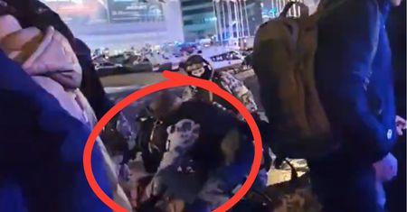 Przerażeni ludzie uciekali w panice, policja biła ich bez litości