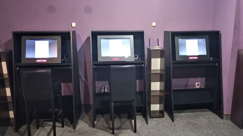 Śląskie. Mikołowscy policjanci w centrum miasta zabezpieczyli kilka maszyn oraz blisko tysiąc złotych gotówki.