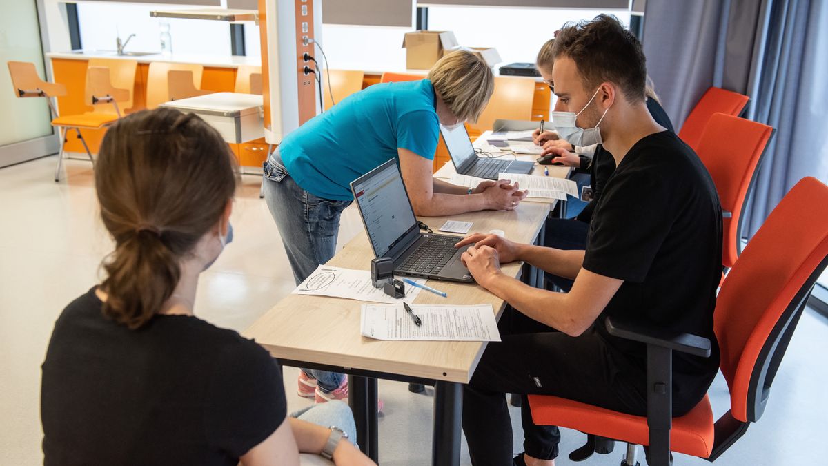 Wojtek Jargi�oakcja szczepie�, covid, covid-19, epidemia, koronawirus, pandemia, Przystanek Szczepienie, szczepienie, szczepionka, epidemie i zarazy, koronawirus w Polsce, SARS-CoV-2, lublinie, dawka, przypominaj�ca, trzecia