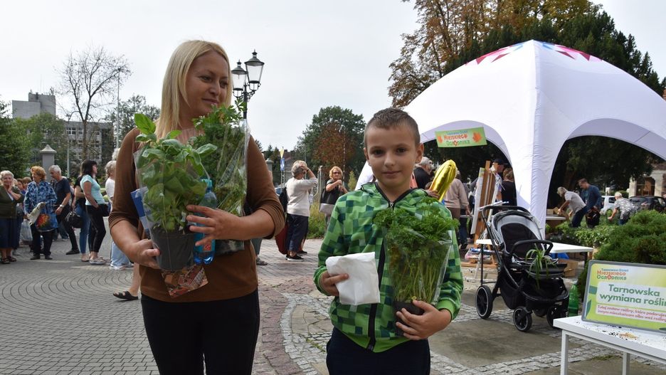 Tarnowski Dzień Miejskiego Ogrodnika obfitował w różne wydarzenia, których głównym bohaterem były rośliny, kwiaty i zioła. Rozdano siedemset sadzonek