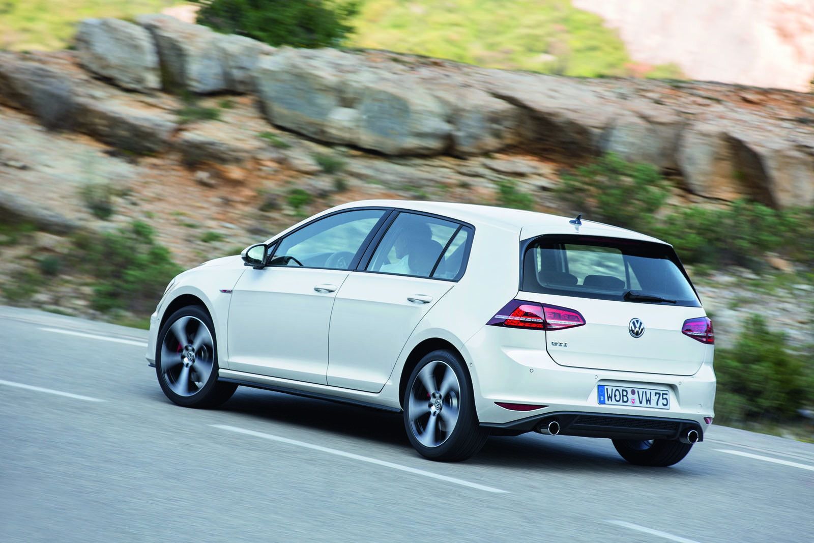 Volkswagen Golf VII GTI - efektowne zdjęcia rasowego hot-hatcha [galeria] 11