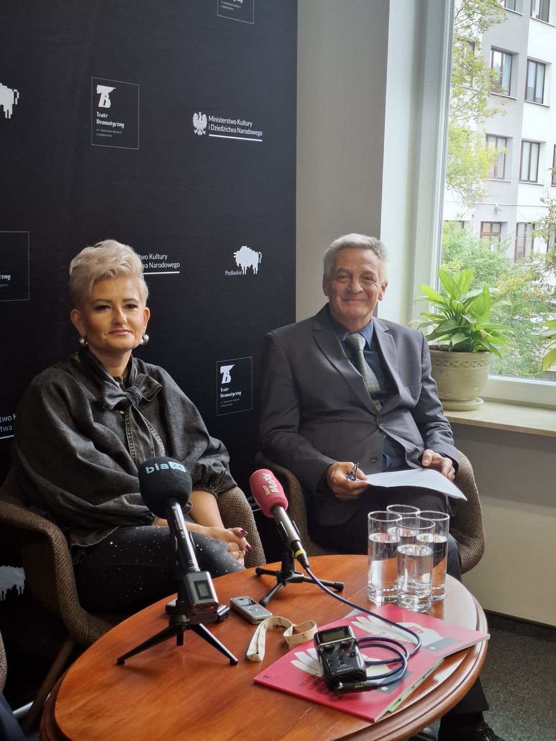 &#34;Teatr - Lubię to!&#34; to szósta odsłona bezpłatnych warsztatów dla nauczycieli, pedagogów, wychowawców i animatorów kultury. We wtorek (30.09), podczas konferencji prasowej p.o. dyrektora Teatru Dramatycznego im. A. Węgierki w Białymstoku Ireneusz Gliniecki, zastępca dyrektora Marek Tyszkiewicz, podlaska kurator oświaty Agnieszka Krokos-Janczyło oraz aktorka teatru Paula Gogol zdradzili szczegóły tegorocznej edycji projektu. 