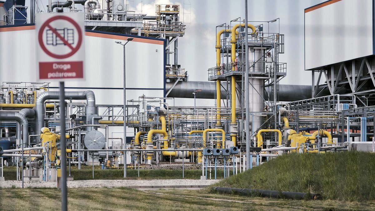 Pipework at the Wierzchowice Underground Gas Storage Facility, operated by Polskie Gornictwo Naftowe i Gazownictwo SA, also known as PGNiG, in Wierzchowice, Poland, on Wednesday, April 27, 2022. Russia halted gas flows to Poland and Bulgaria in a major escalation, and said it will keep supplies switched off until the two countries agree to Moscow's demands to pay for the fuel in rubles. Photographer: Bartek Sadowski/Bloomberg via Getty Images