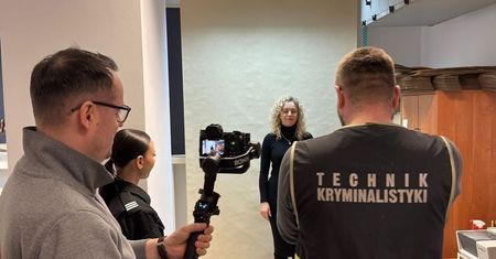 Tak pracuje technik kryminalistyki. Uczniowie klasy mundurowej zobaczyli to z bliska