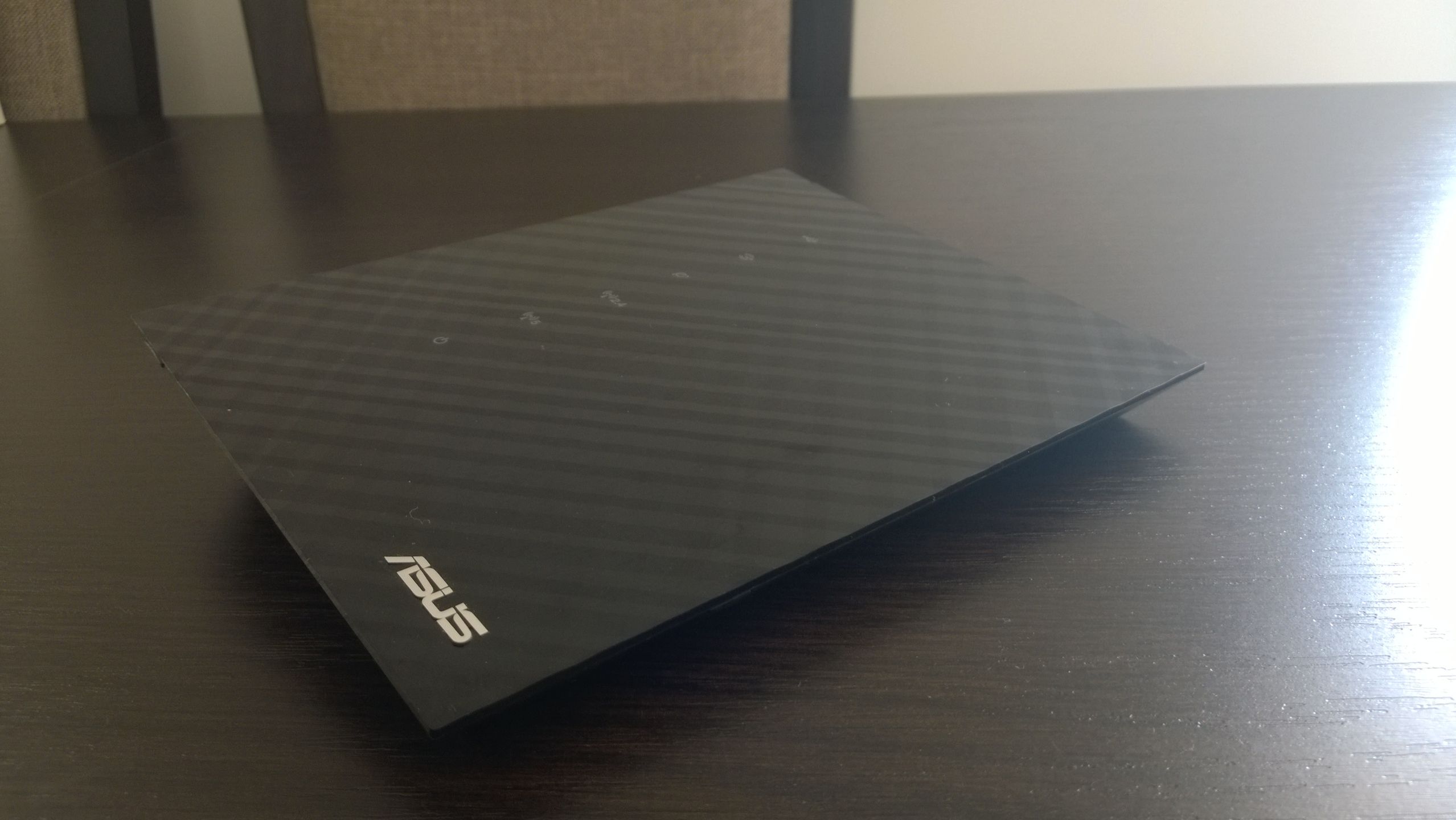 Szybki Internet bez kabli? Testujemy tani router WiFi 802.11ac Asus RT-AC52U 4