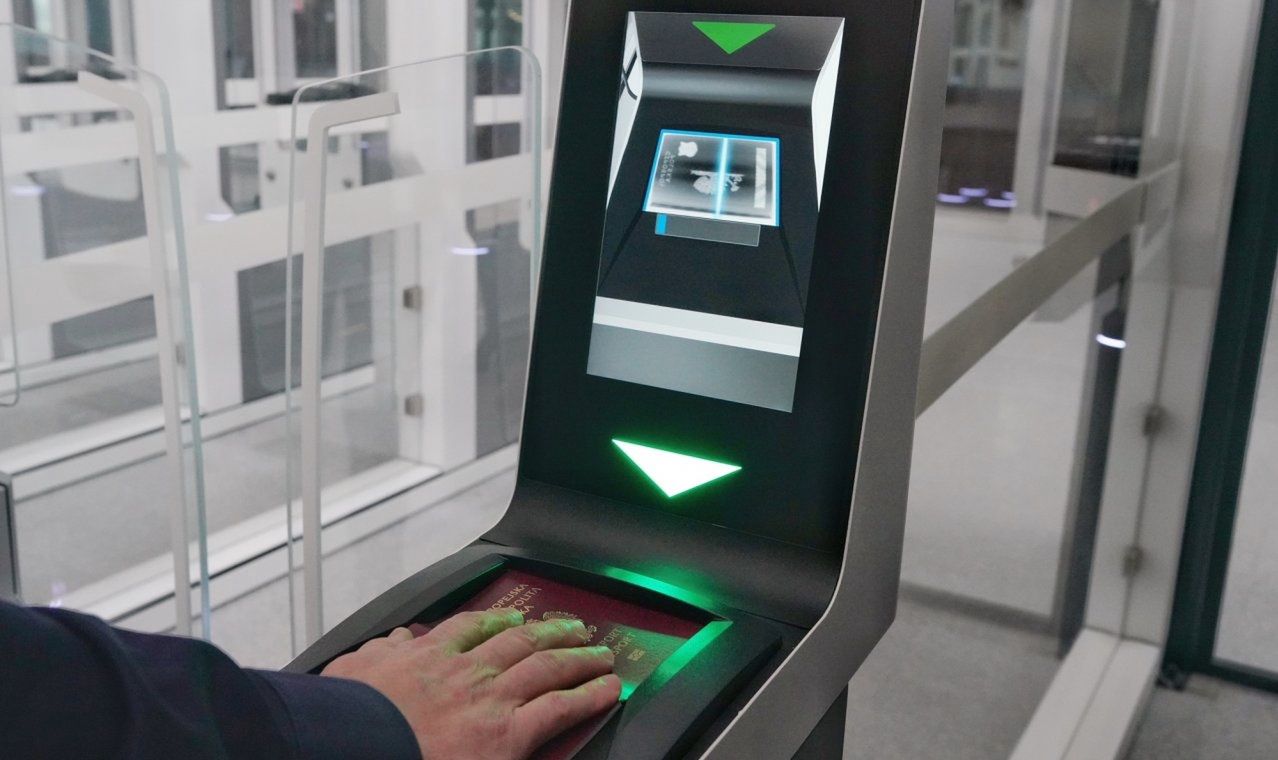 Kolejne lotnisko w Polsce ma bramki do automatycznej odprawy pasażerów. To spore ułatwienie