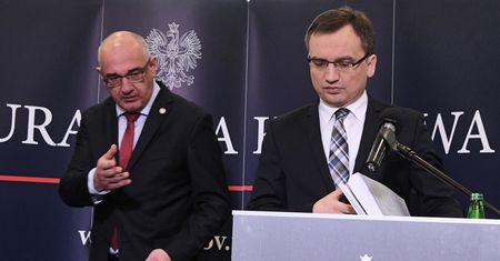 Prezes TK zawiadamia ws. "zamachu stanu". W akcji prokurator Ziobry