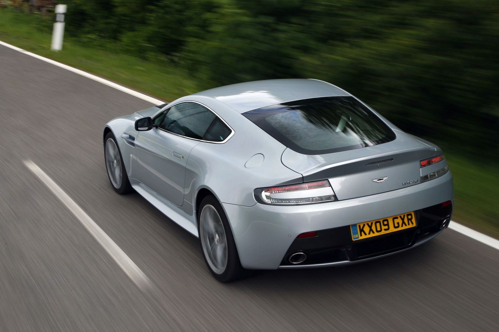 Aston Martin V12 Vantage Coupé