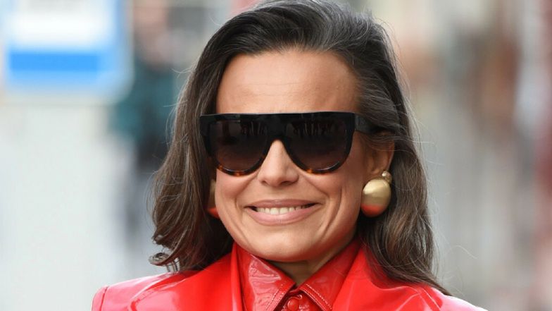 Anna Mucha kusi w czerwieni i gra nogą. Fani się rozpłynęli